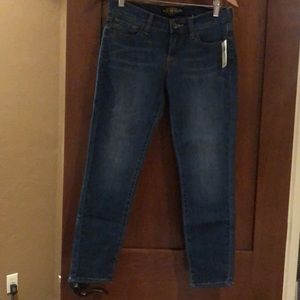 Lucky Brand size 4/27 Charlie Capri skinny jeans
